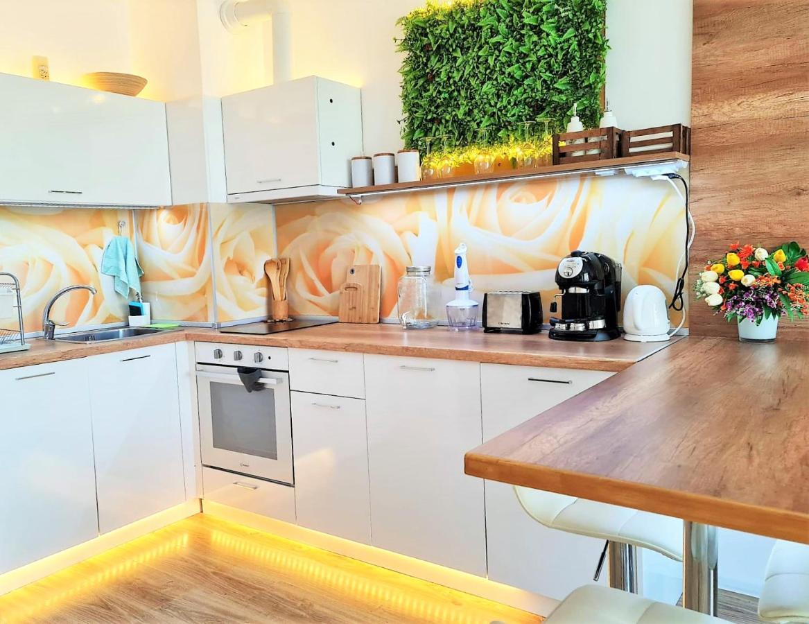 Ferienwohnung Little Treasure By The Sea Pomorie Exterior foto